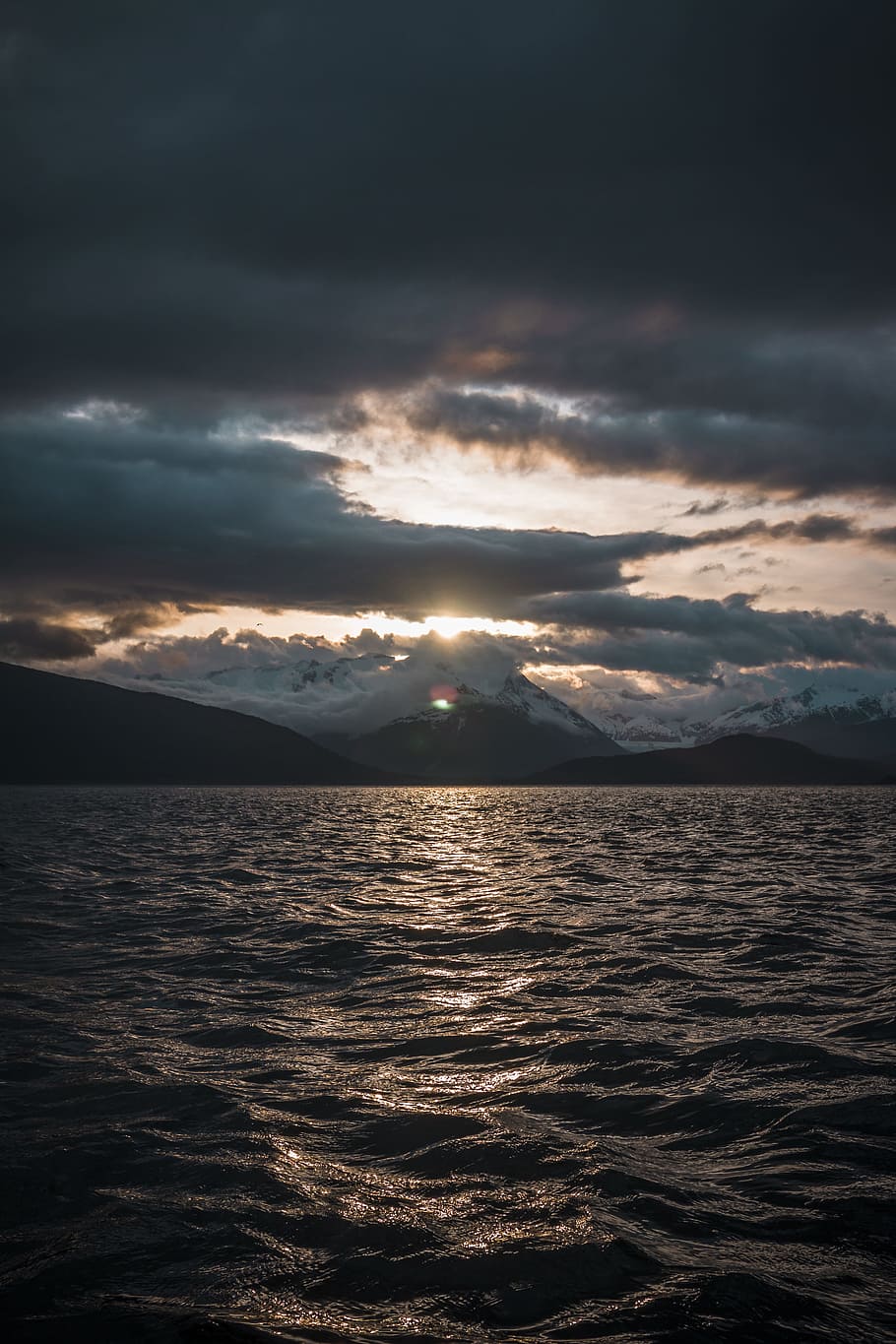 body of water, body of water and cloudy sky during daytime, night time HD wallpaper