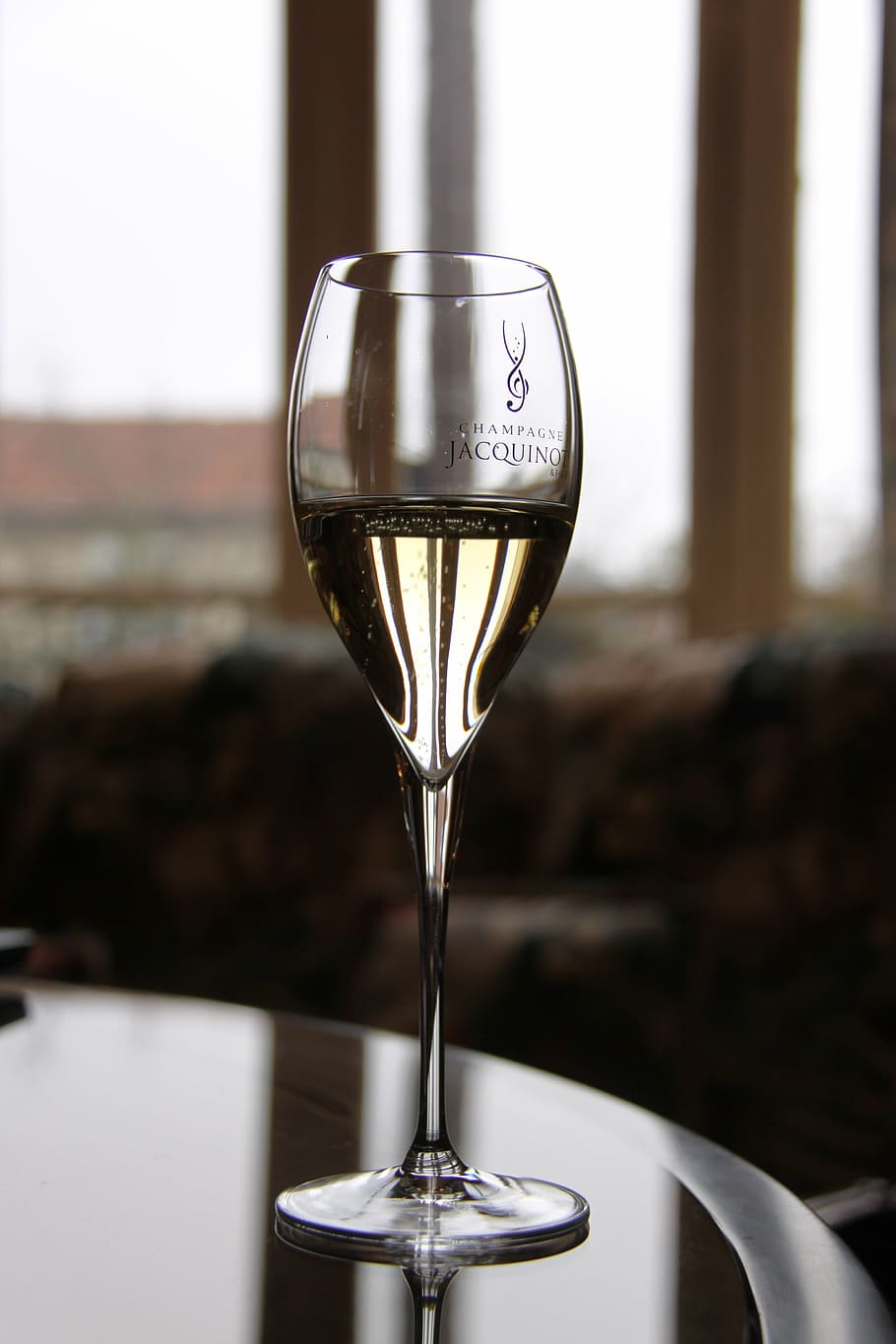 champagne, epernay, bubbles, flute, glass, alcohol, focus on foreground HD wallpaper