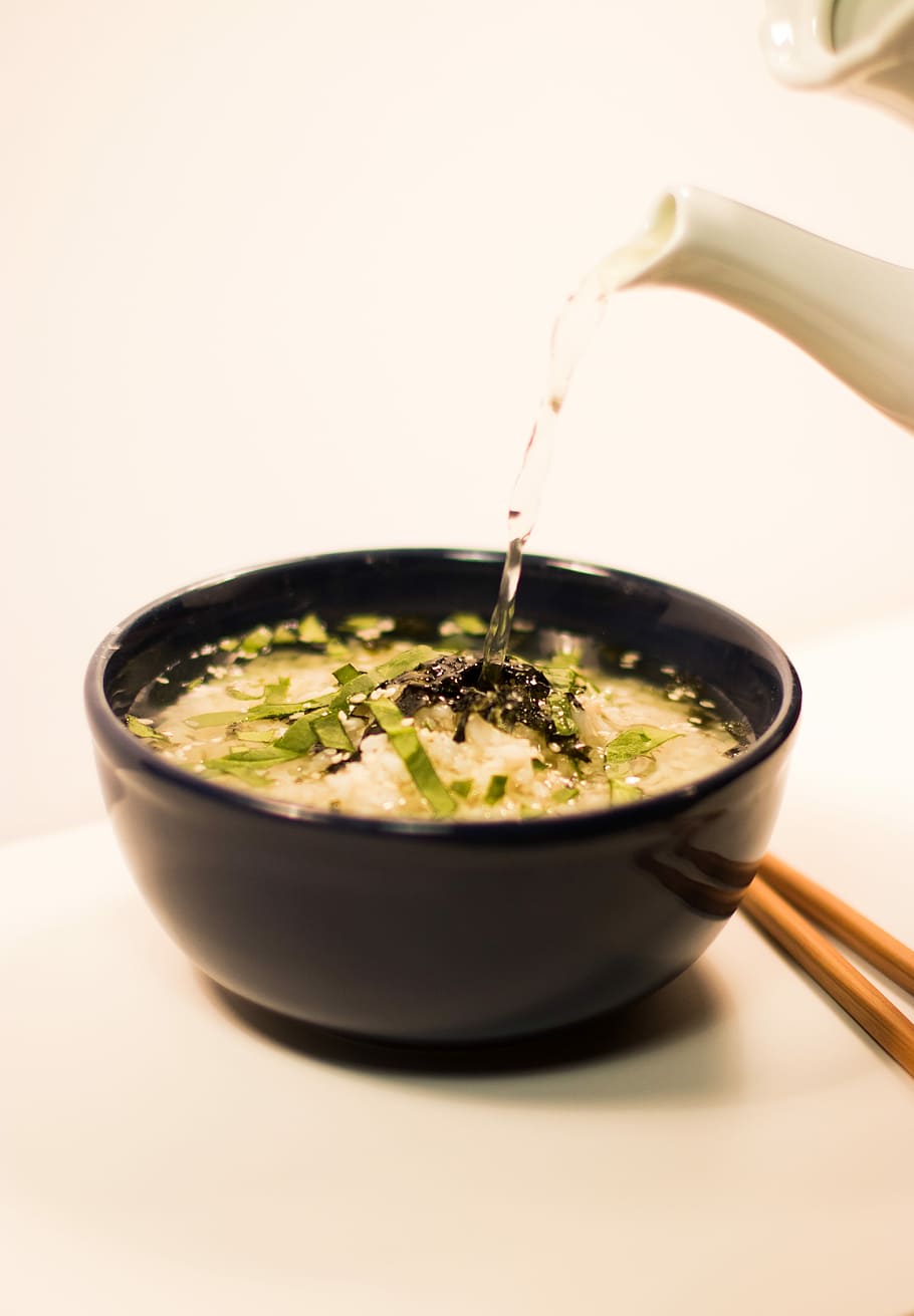 water being poured on black ceramic bowl with soup, cooked soup HD wallpaper