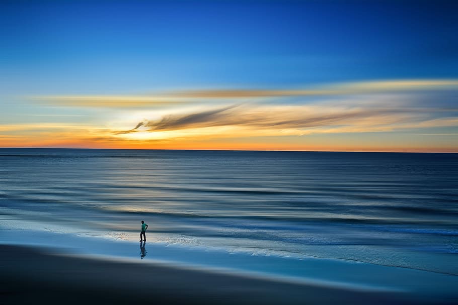 Tel Aviv-Yafo beach sunset, person walking on shore, cloud, water HD wallpaper
