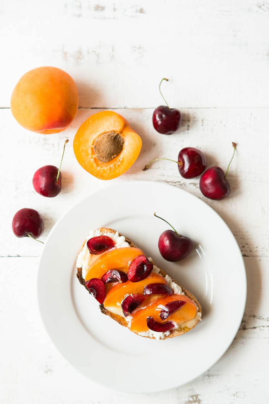 Apricots and Cherries on Toast, cherries and persimmons, cherry HD wallpaper