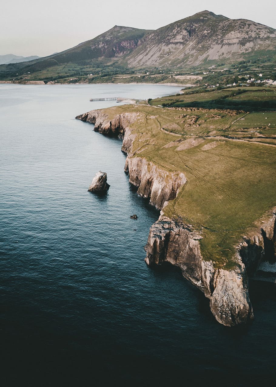 Trefor, birds eye view of body of water and cliff, coast, coastline, HD wallpaper