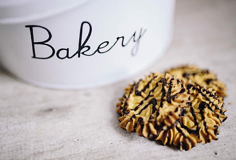 Cookie tin box, cookies, biscuits, container, sweets, bakery HD wallpaper