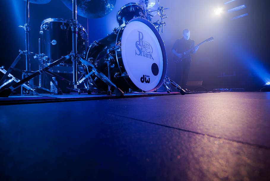 white and black drum set, battery, live, show, amplifier, guitar, HD wallpaper