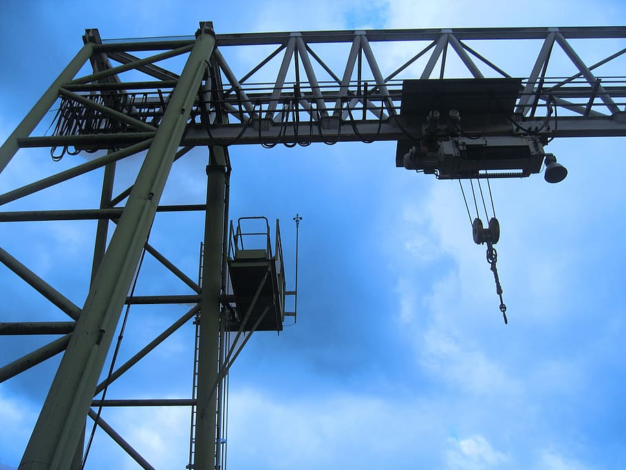 gray tower crane under blue sky, lifting crane, construction HD wallpaper