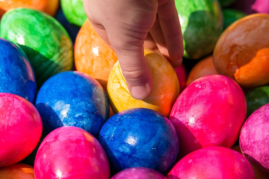 easter, easter eggs, colorful, happy easter, hand, access, party eggs HD wallpaper