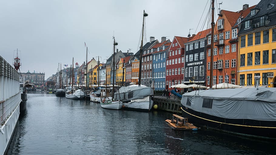 Cloudy Nyhavn, boat docks near multicolored concrete buildings during daytime HD wallpaper