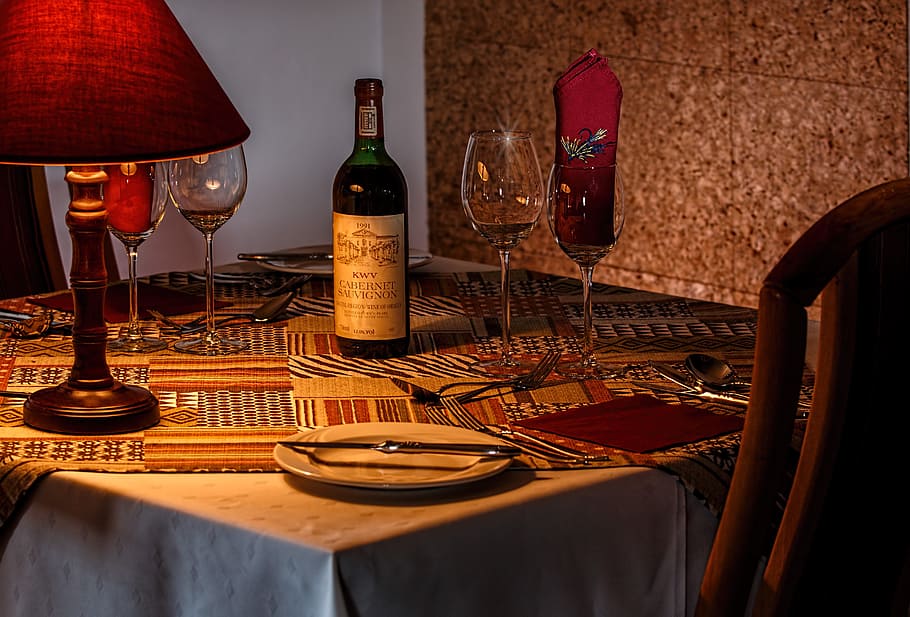 wine bottle, wine glasses and table lamp on square table, dinner table HD wallpaper