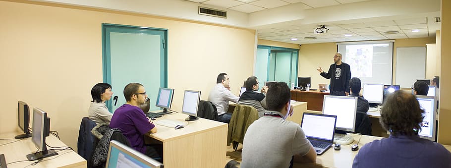 man wearing gray polo shirt in front of black laptop, class, classroom, HD wallpaper