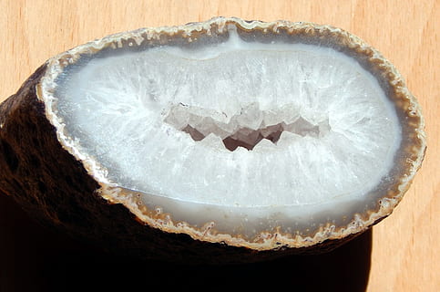 photo of white and brown geode on wooden board, stone, rock HD wallpaper