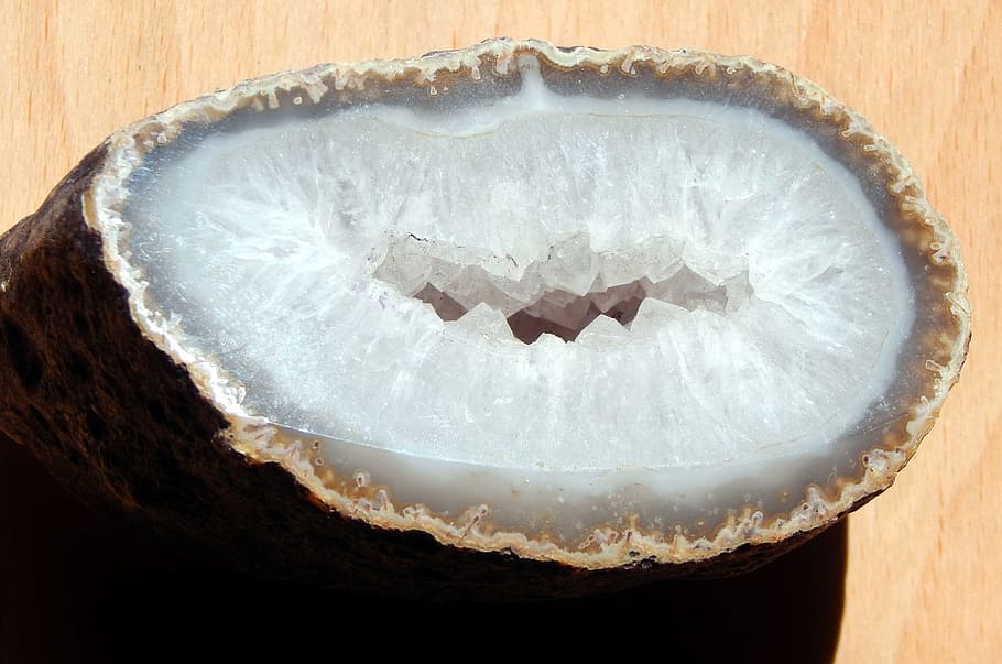 photo of white and brown geode on wooden board, stone, rock HD wallpaper