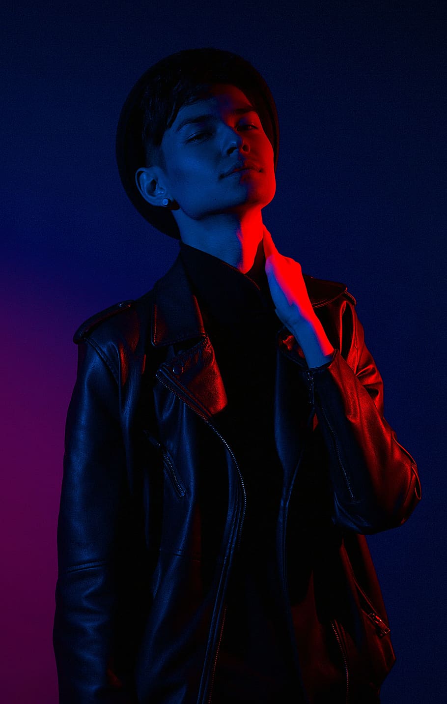 man wearing black leather jacket, man wearing black leather jacket and fedora hat HD wallpaper
