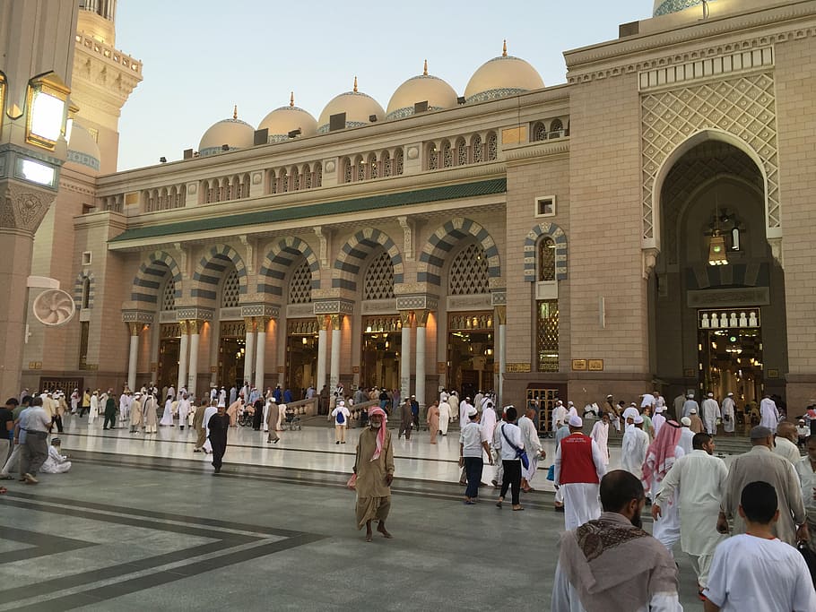 group of people standing near concrete structure, madina, saudi arabia HD wallpaper