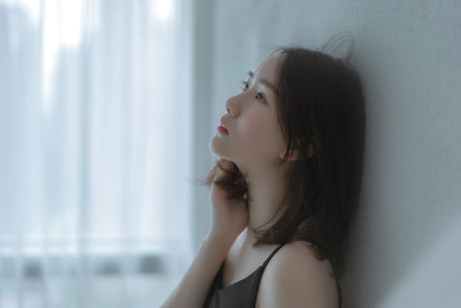 woman leaning on white wall near window, portrait, beautiful HD wallpaper