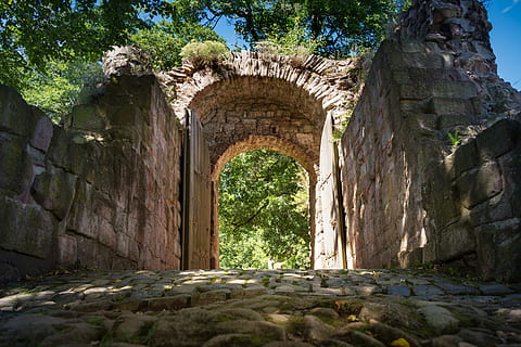 brown rock formation, castle, castle gate, goal, cyrillic, under the castle HD wallpaper