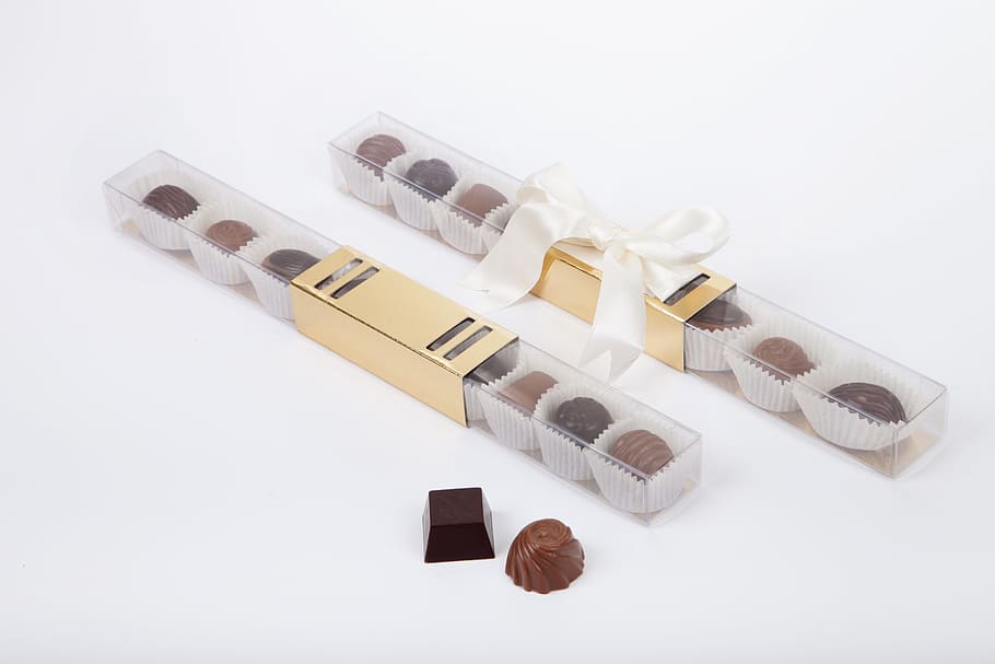 confetti, chocolate, packaging, white background, studio shot HD wallpaper