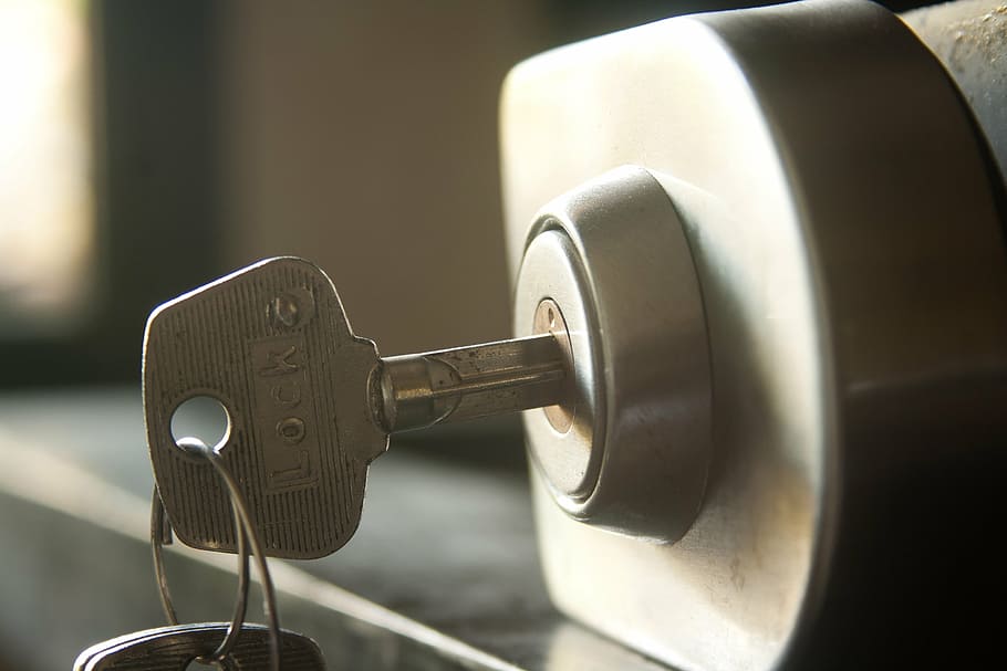 stainless steel key left on a lock, security, secure, protection HD wallpaper