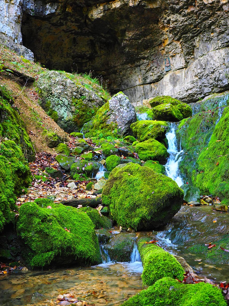 river cascading between grass at daytime photo, elsach, falkensteiner cave