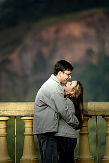 casal, love, romantic, hug, smile, two people, togetherness HD wallpaper