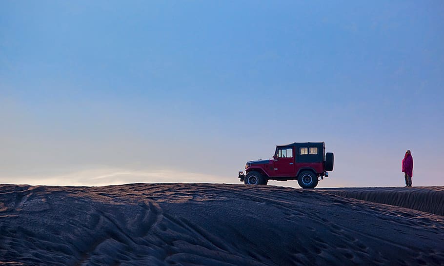 Man waiting at fajr, red and black vehicle with person standing on desert HD wallpaper