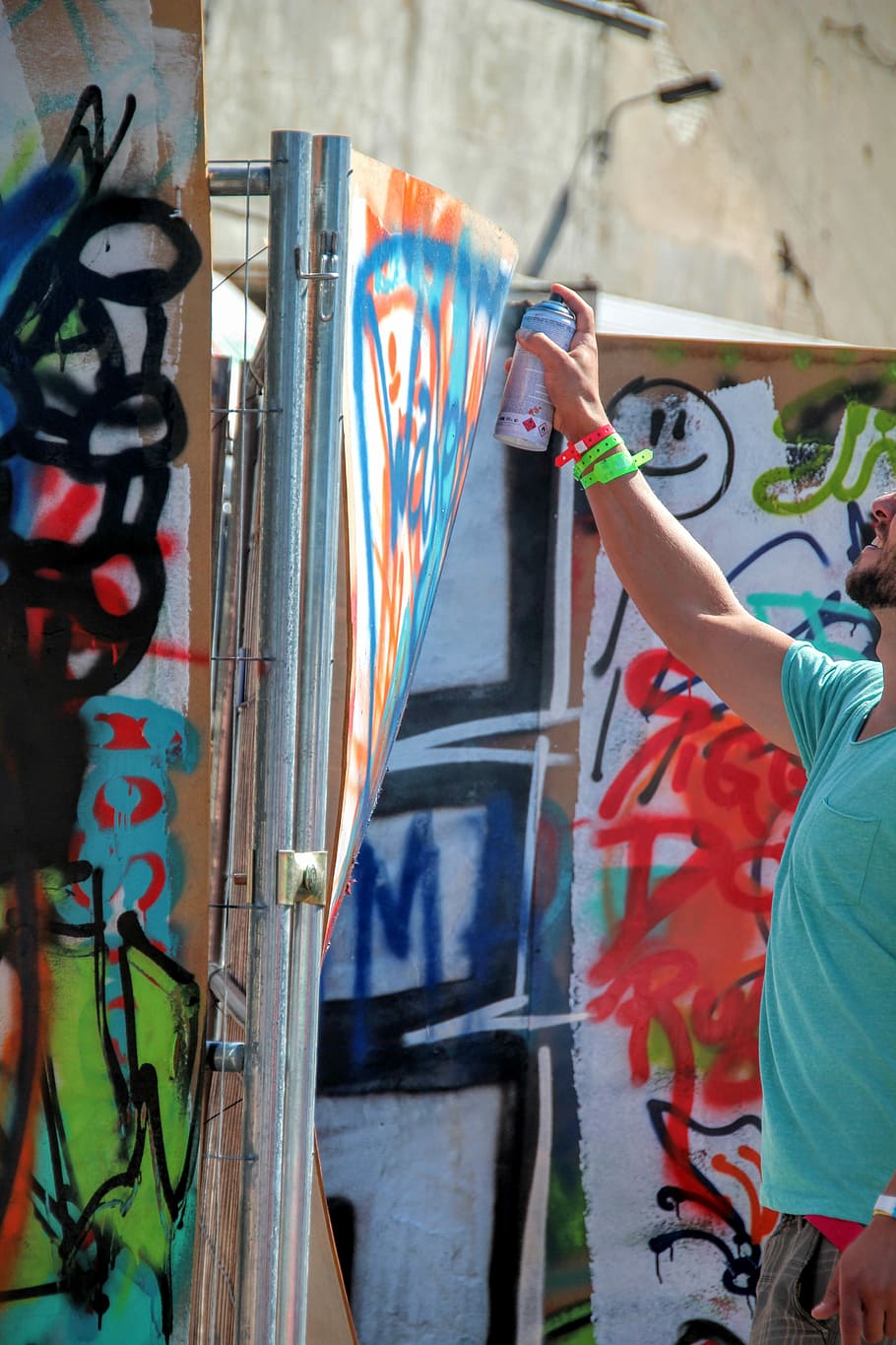 Graffiti, Wall, Spray Can, colorful, box, human arm, arms raised HD wallpaper