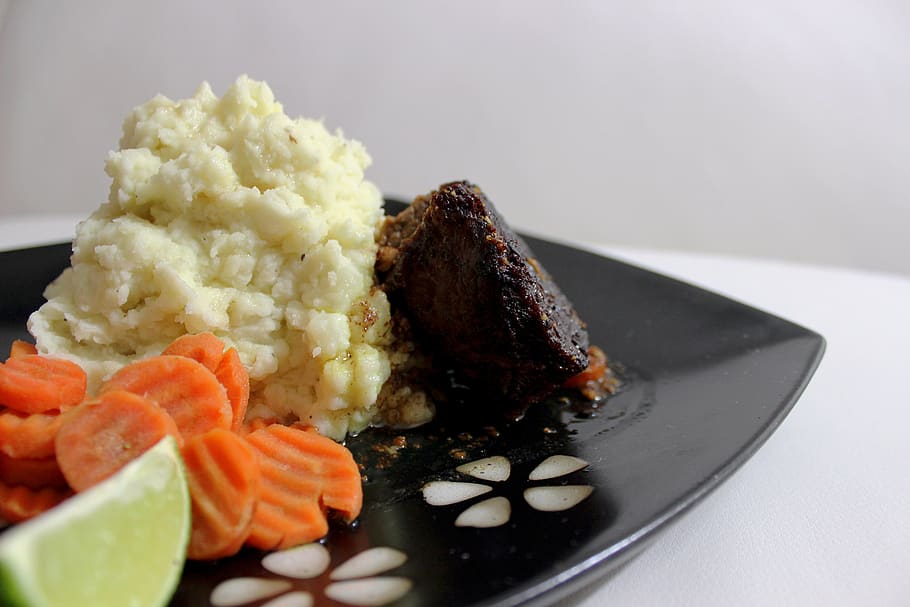steak, dinner, meat, table, red, plate, delicious, vegetable HD wallpaper