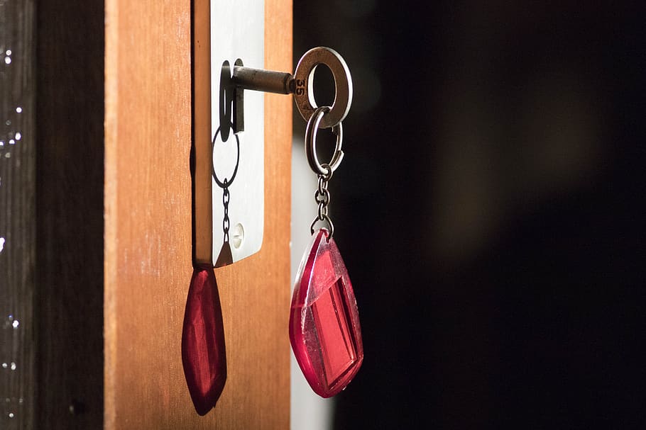 key, keychain, red, sunlight, close up, hanging, wood - material HD wallpaper