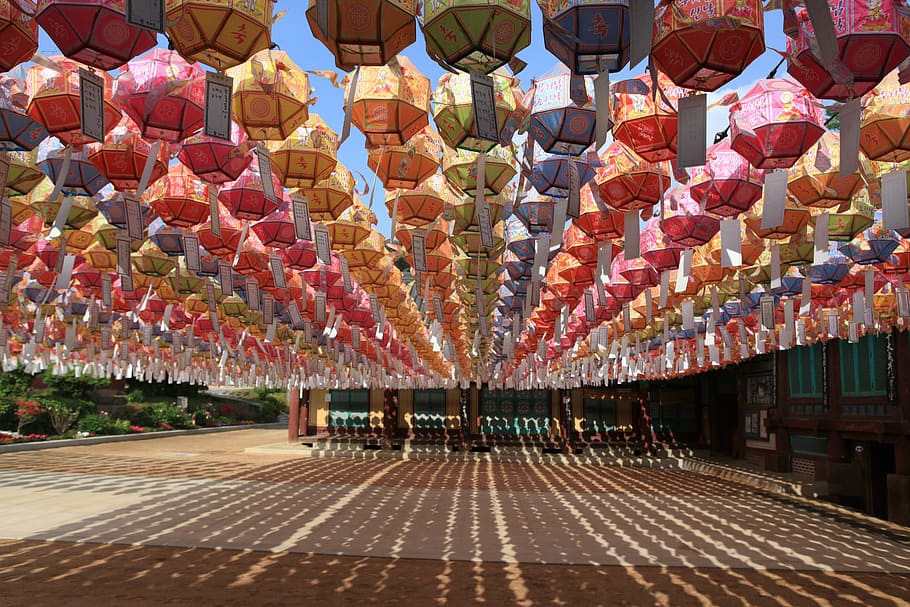 lantern-section-temple-traditional-temples.jpg