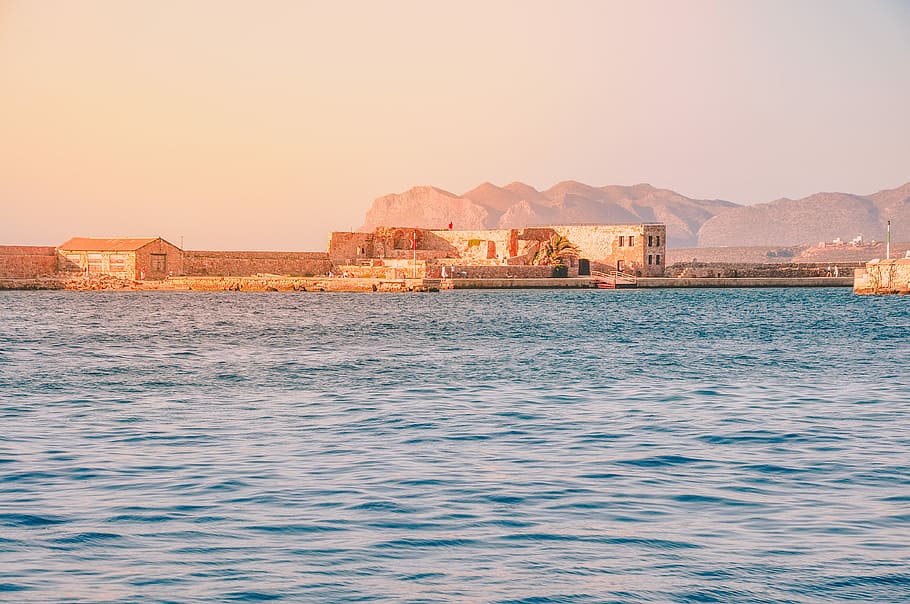 body of water, photo of beige building near body of water, ocean HD wallpaper