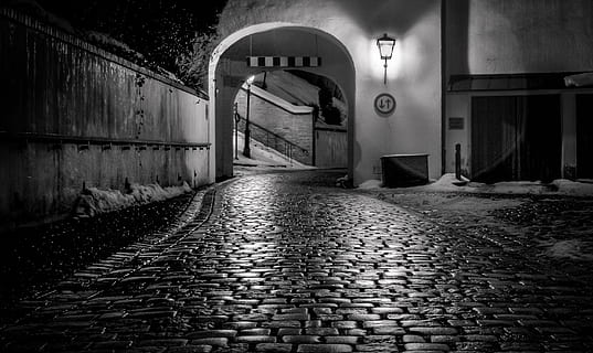 grayscale photo of street, night, cobblestone, path, road, architecture HD wallpaper