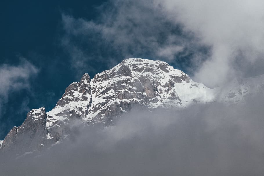 snow covered mountain under blue cloudy sky, gray and white mountain filled with white snow HD wallpaper