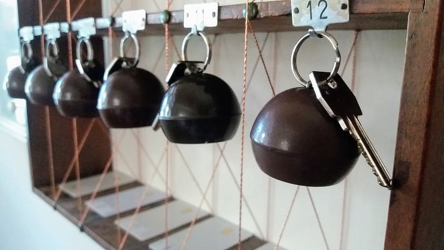 keys, keychain, hanging, indoors, no people, close-up, wood - material HD wallpaper