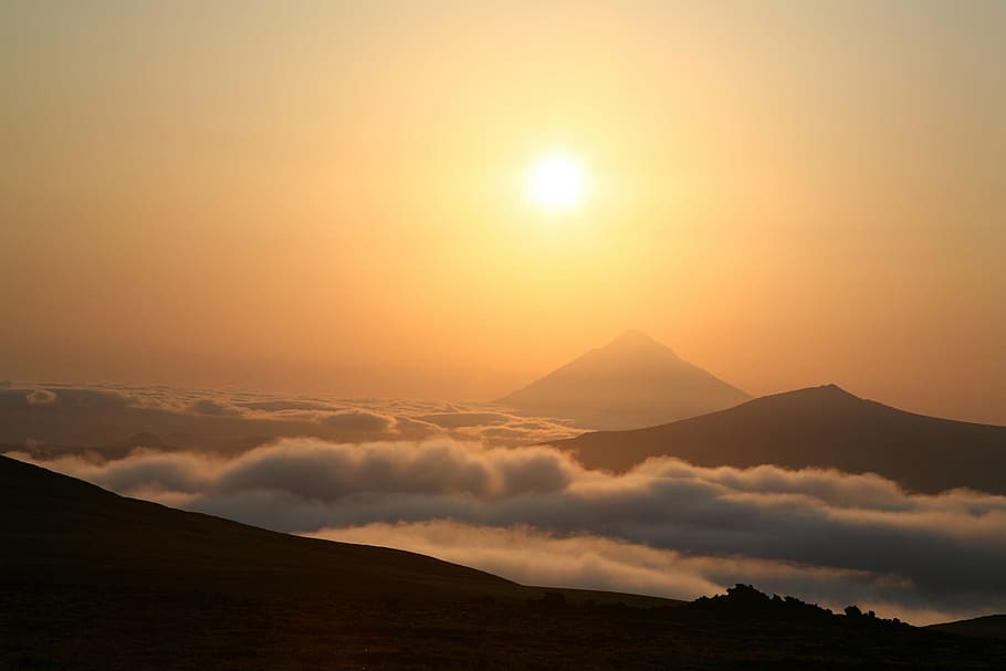 silhouette of mountains at daytime, volcano, sunset, evening HD wallpaper