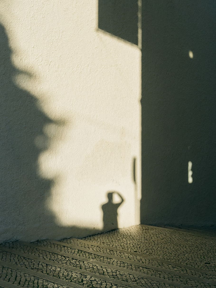 shadow of man reflected on white wall, concrete, sunlight, texture HD wallpaper