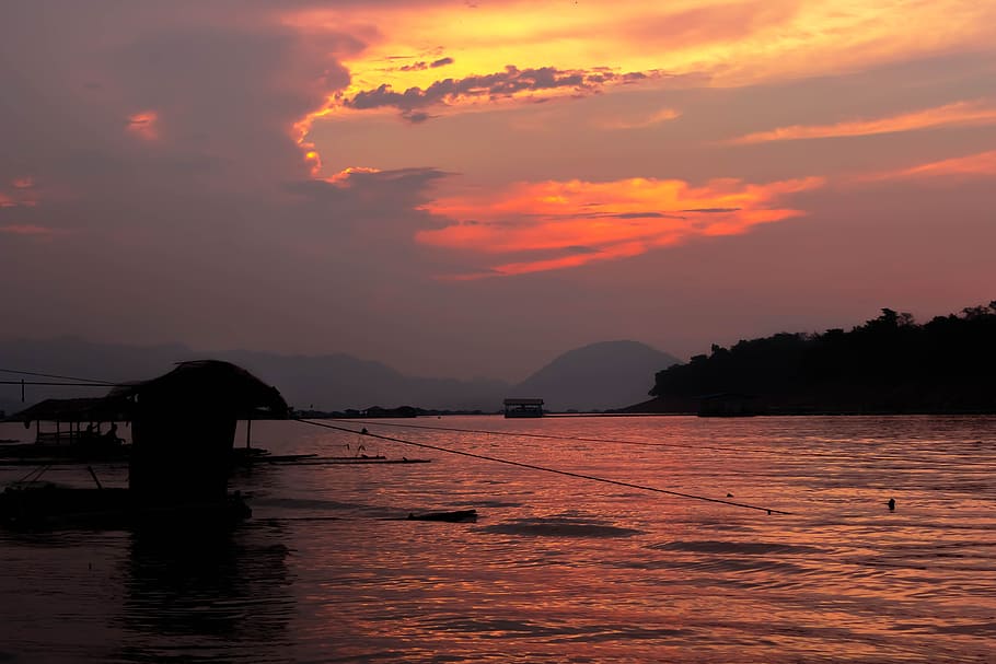 the sky, cloud, light rain, sunset, water, beauty in nature HD wallpaper