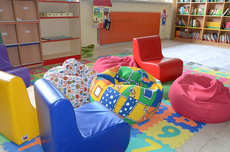 photo of children's toy collection, classroom, school, library HD wallpaper