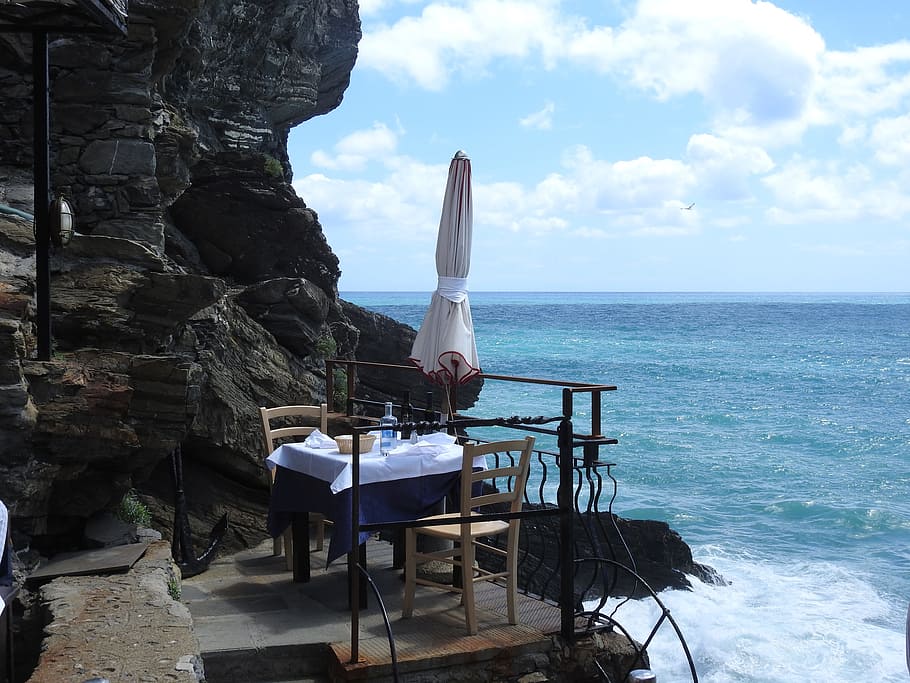 monterosso, bar, sea, water, sky, horizon over water, rock, HD wallpaper