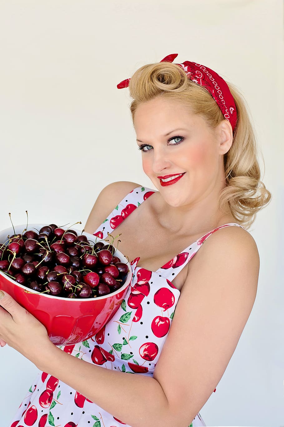 woman holding bowl of fruits, cherries, summer, bowl of cherries, HD wallpaper