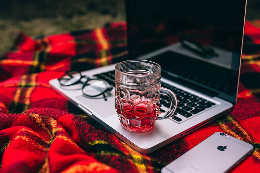Apple Macbook on a red blanket, computer, technology, laptop HD wallpaper