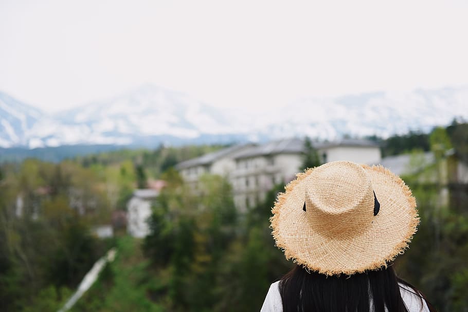 man sight seeing on mountain, woman looking at mountain during daytime HD wallpaper