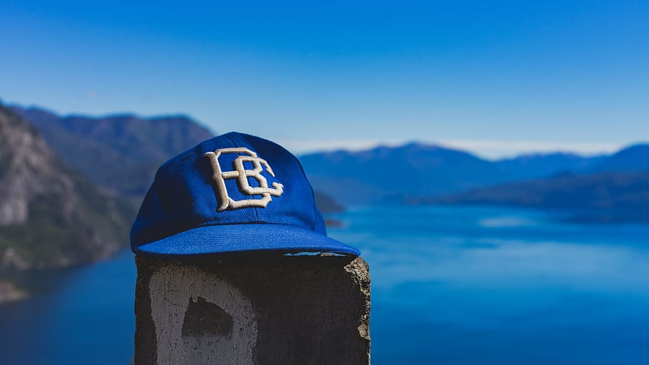 shallow focus photography of blue hat, rule of thirds photography of blue fitted cap HD wallpaper