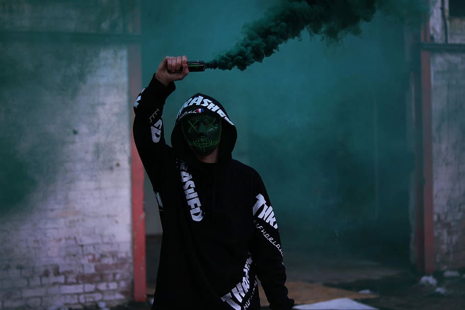 man holding a black signalling smoke, man holding smoke grenade, HD wallpaper