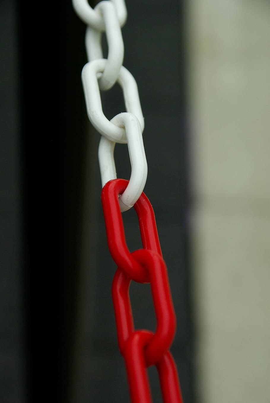 string, rings, tie, chain, white, red, link, connection, security HD wallpaper