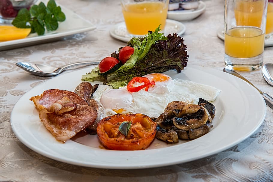 meat, egg and vegetable on plate, breakfast, poached eggs, bacon HD wallpaper