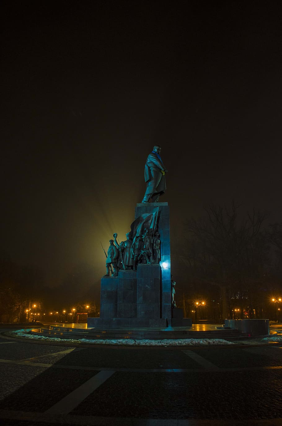 monument, fog, rays, shadow, silhouette, shevchenko, taras HD wallpaper