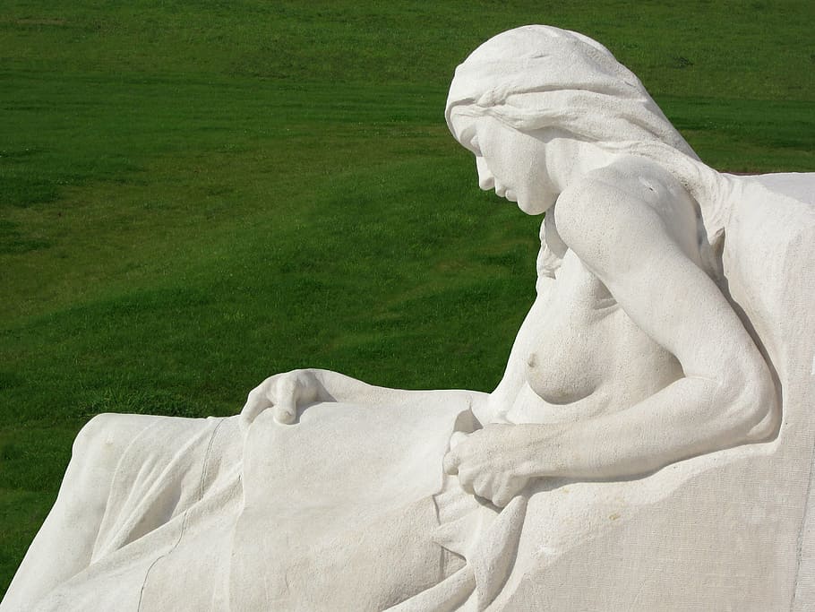 statue of sitting woman surrounded by green grass, vimy monument HD wallpaper