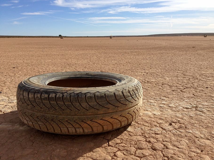 vehicle tire on brown sand, tyres, dessert, speed, engine, drought HD wallpaper