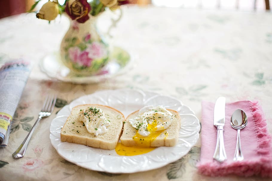 egg sandwich on plate, poached eggs on toast, breakfast, healthy, HD wallpaper