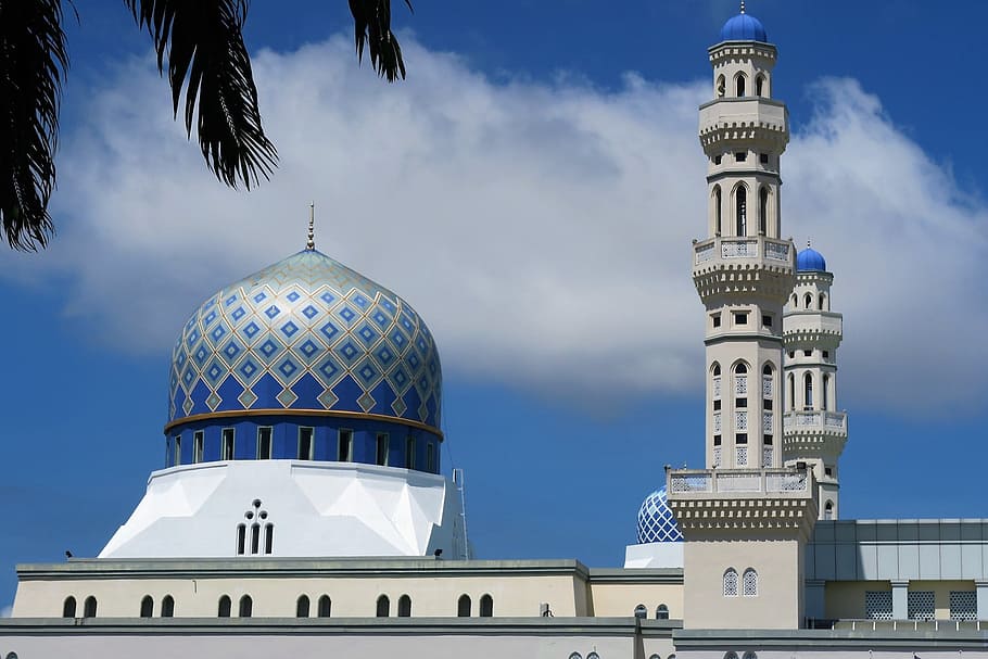 blue and white mosque under cloudy sky at daytime, malaysia HD wallpaper