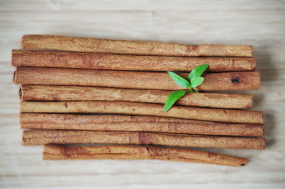 several wooden sticks placed on beige surface, Cinnamon, Ceylon HD wallpaper